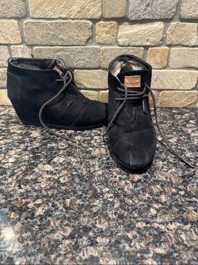 Toms Men’s Black Suede Chukka Wedge Boots